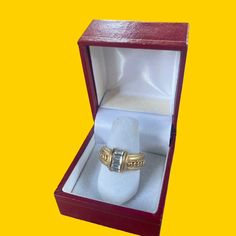 Elegant Brushed Gold and Baguette Women's Fashion Ring